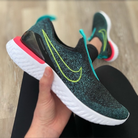 nike flyknit sneakers womens